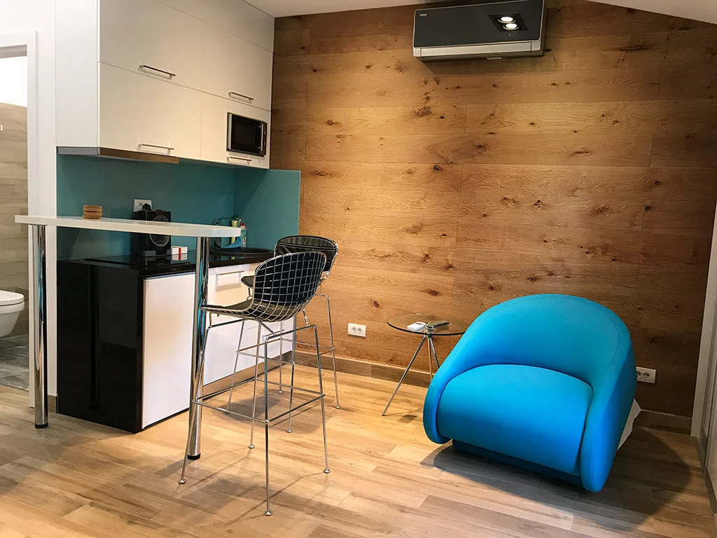 Apartman iznad ordinacije: opremljena kuhinja i prostor za odmor